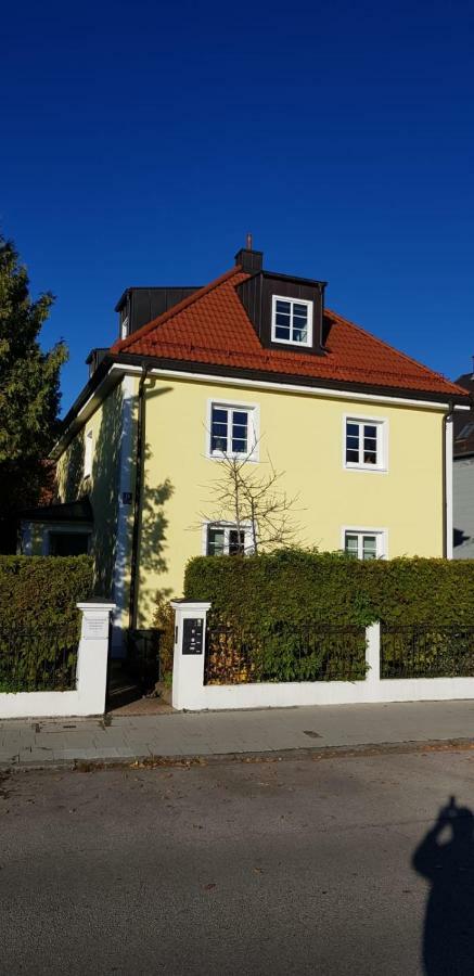 Helle Und Ruhige Dachgeschosswohnung Munique Exterior foto
